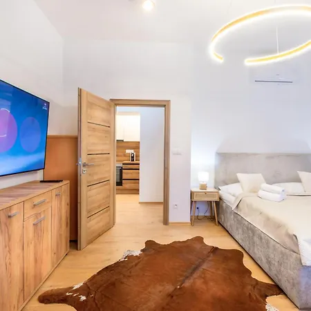 Advokat V Centre S Parkovanim Luxusny Apartament Martin