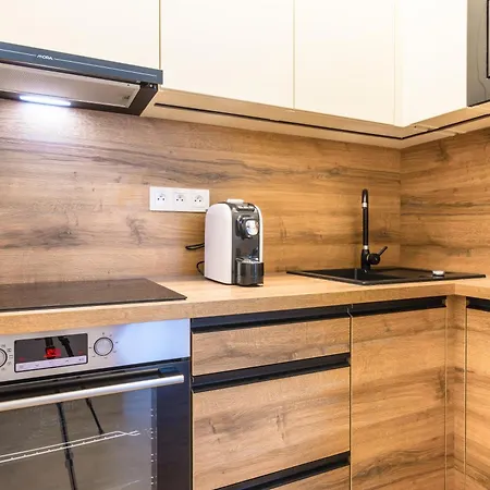 Advokat V Centre S Parkovanim Luxusny *