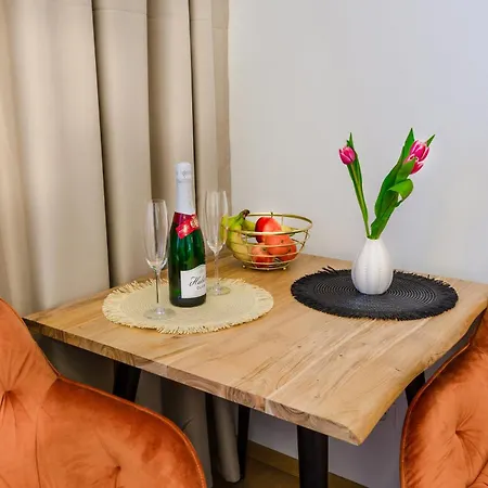 Apartament Advokat V Centre S Parkovanim Luxusny