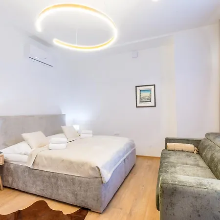 Apartment Advokat V Centre S Parkovanim Luxusny *