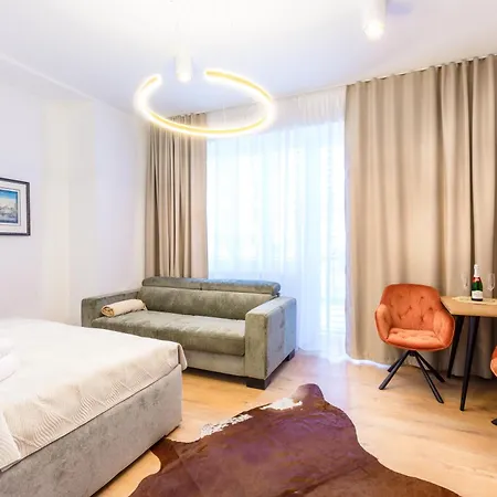 Apartament Advokat V Centre S Parkovanim Luxusny Martin