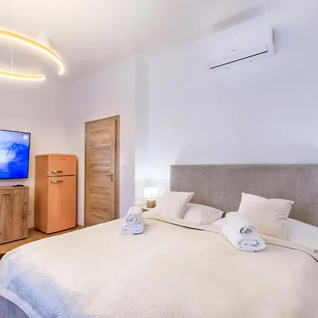 Advokat V Centre S Parkovanim Luxusny Martin