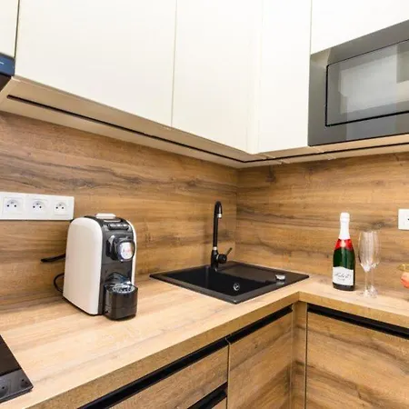 Advokat V Centre S Parkovanim Luxusny Apartament *