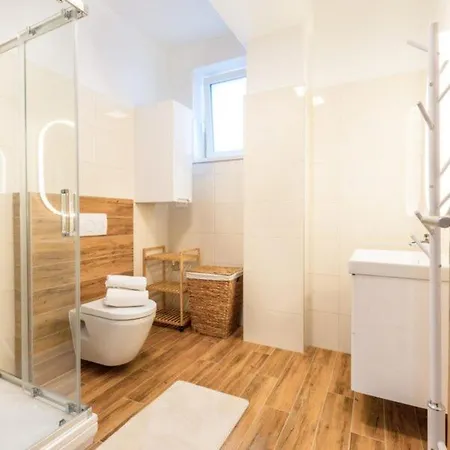 Advokat V Centre S Parkovanim Luxusny Apartamento *