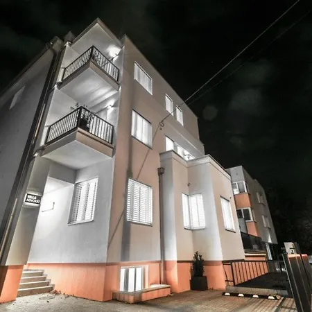 Apartament Advokat V Centre S Parkovanim Luxusny